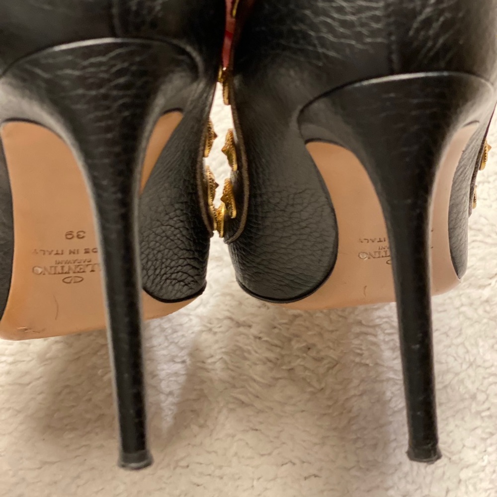 Valentino Grainy Calfskin Pump - Picture 5 of 6